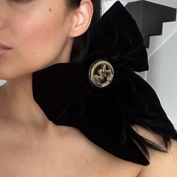 Black Velvet Bow Hair Clip - Picture 10 of 16
